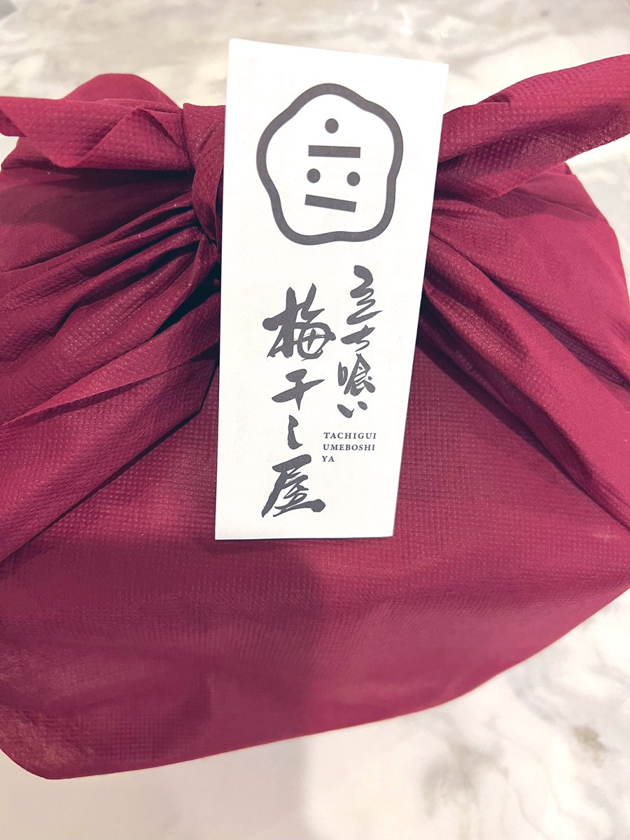 読者の方に差し入れに珍しい梅干しを頂きました😳💕甘い梅はご飯と🍚塩辛い梅はお料理に使っています🤤💕石川一号が気になりすぎました!! 