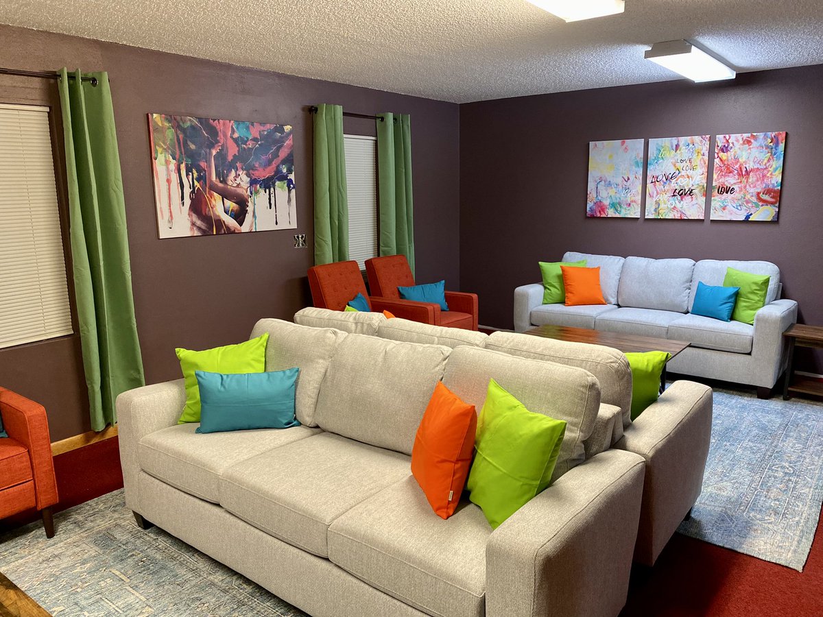TheCircleCenter's tweet photo. #dropincenter 
We are calling this the ‘Speak Easy’ at the Drop-In Center.

A great space, one of many, where youth can visit, read a book, have quiet time, or a great conversation.

https://t.co/PlyGbHmVCj https://t.co/TvcDt29GIy