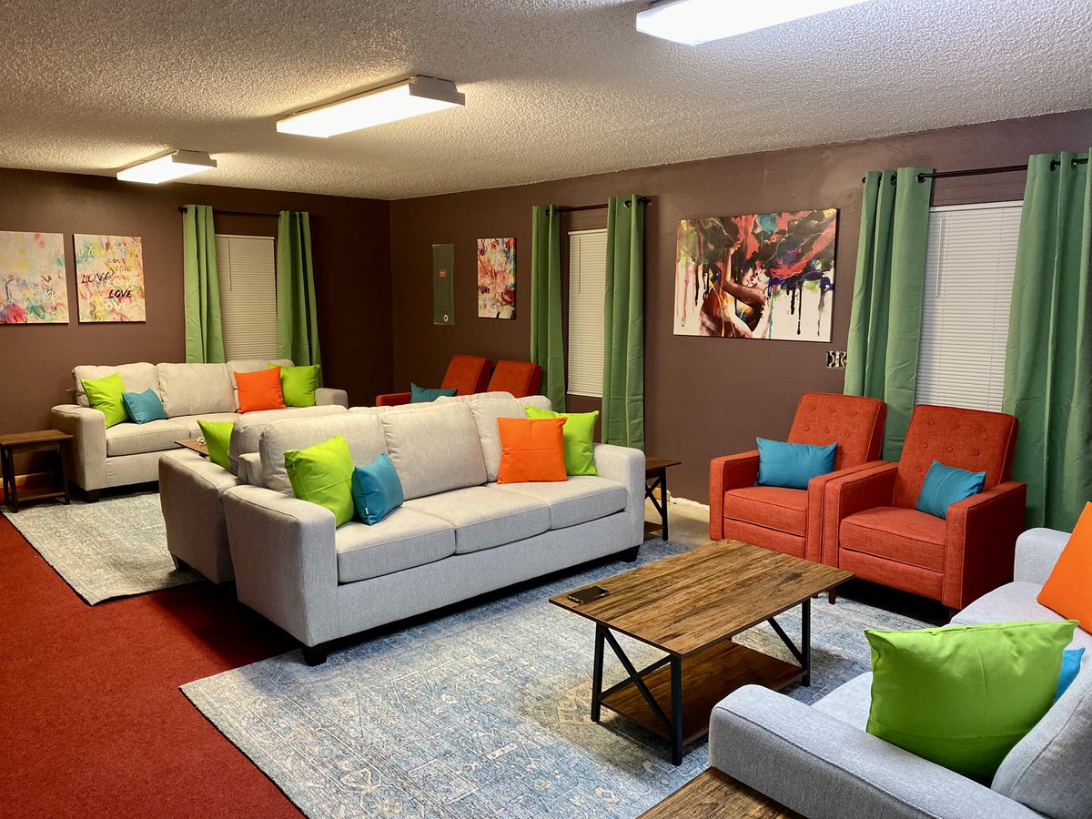 TheCircleCenter's tweet photo. #dropincenter 
We are calling this the ‘Speak Easy’ at the Drop-In Center.

A great space, one of many, where youth can visit, read a book, have quiet time, or a great conversation.

https://t.co/PlyGbHmVCj https://t.co/TvcDt29GIy