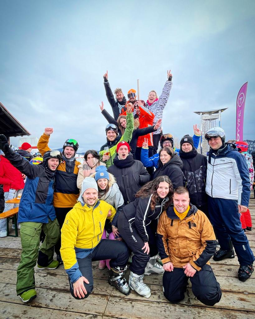 "Festa a sorpresa in alta quota" 🥳🥳🥳
#sunday #party #birthday #moodoftheday #mountain #friends