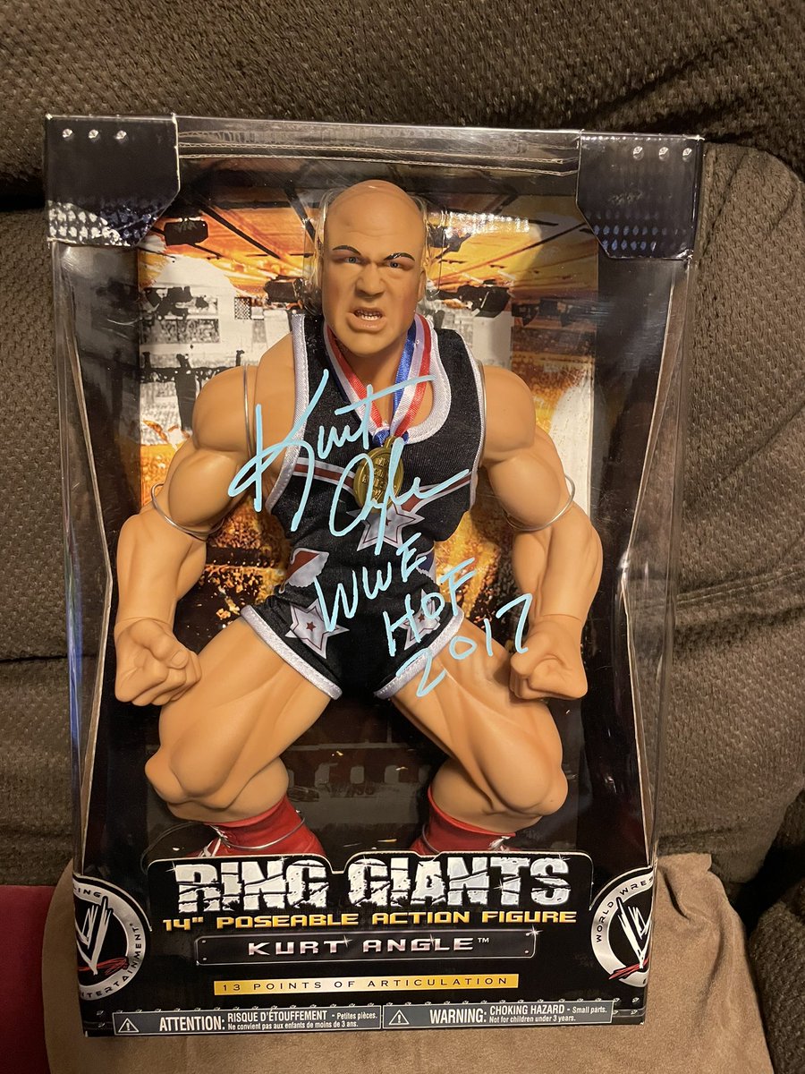 PauknRoses's tweet photo. Went to @TexasPWE/@Hybridsow #ItsTrueItsTrue with my baby cousin and got to meet @RealKurtAngle https://t.co/8Tdqr6qreZ