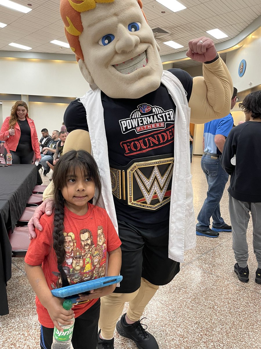 PauknRoses's tweet photo. Went to @TexasPWE/@Hybridsow #ItsTrueItsTrue with my baby cousin and got to meet @RealKurtAngle https://t.co/8Tdqr6qreZ
