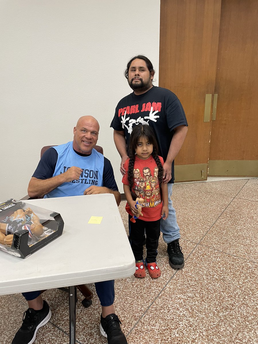 PauknRoses's tweet photo. Went to @TexasPWE/@Hybridsow #ItsTrueItsTrue with my baby cousin and got to meet @RealKurtAngle https://t.co/8Tdqr6qreZ
