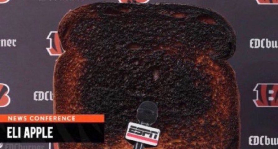Linnnzo's tweet photo. @dino__bravo Eli Apple after the game https://t.co/qtrKFHnTZz