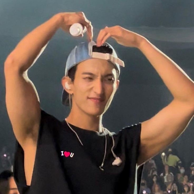 thinking about dokyeom tweet media