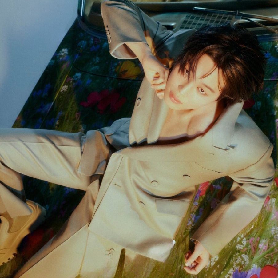 vminiecats's tweet photo. —EL PRIMER ÁLBUM EN SOLITARIO DE #JIMIN SE LANZARÁ EN FEBRERO. 

Según los informes, Jimin lanzará su álbum en solitario en febrero de este año.  Un funcionario de Big Hit Music respondió a Xports News: "Estamos revisando y ajustando (+) 

PJM1 IS COMING https://t.co/4vJF4k7zFv