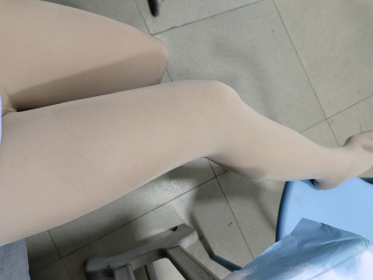 aihousi's tweet photo. 推友投稿，研究生母狗的肉丝，有喜欢的吗。
#厚肉丝 #女大学生 #丝袜 #肉丝 #反差婊 #光腿神器 https://t.co/btgOLn06mr