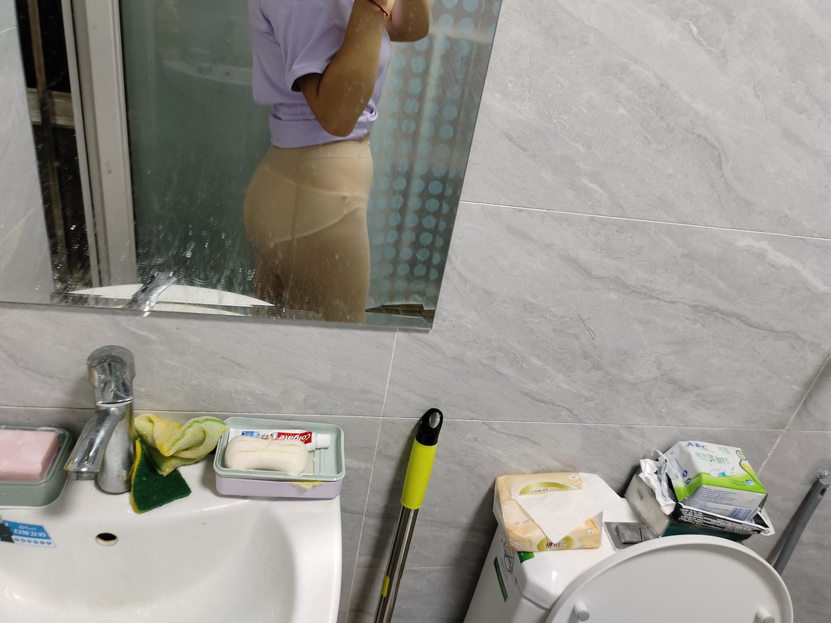 aihousi's tweet photo. 推友投稿，研究生母狗的肉丝，有喜欢的吗。
#厚肉丝 #女大学生 #丝袜 #肉丝 #反差婊 #光腿神器 https://t.co/btgOLn06mr