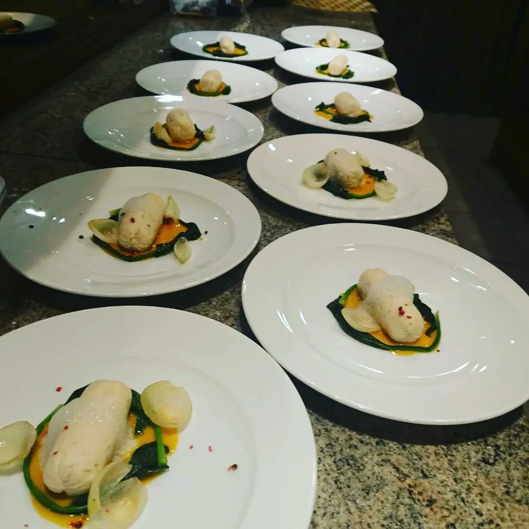 atchefkazuki's tweet photo. 友人とのお食事会のご依頼をいただき、目黒区のマンションのパーティールームへ
ソムリエの方がメニューに合わせて、ワインをセレクトしてくださり、友人にお手伝いいただき、11名様にコース料理を召し上がっていただきました

#出張料理  #CHEFREE #ワイン好きと繋がりたい

 - https://t.co/Il3Em0R4XH