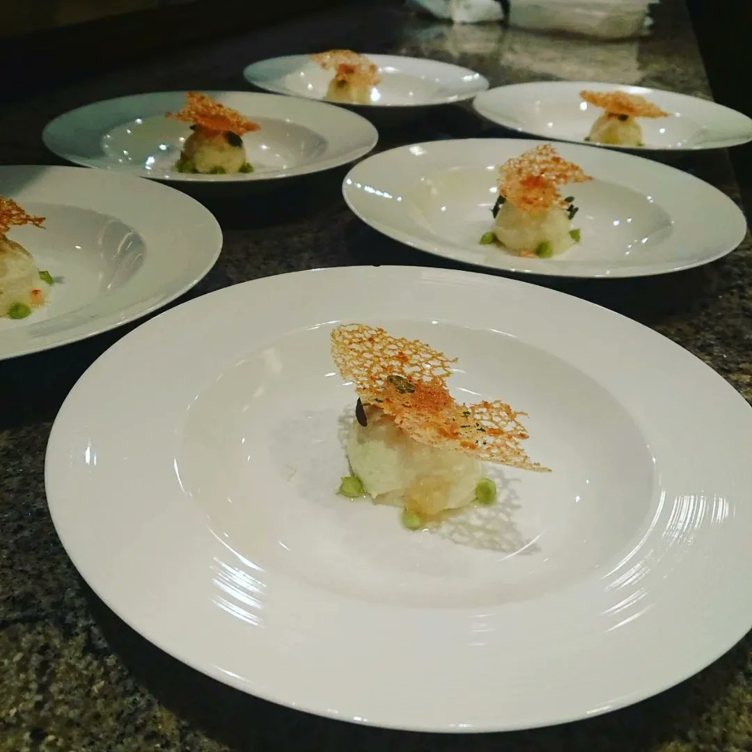 atchefkazuki's tweet photo. 友人とのお食事会のご依頼をいただき、目黒区のマンションのパーティールームへ
ソムリエの方がメニューに合わせて、ワインをセレクトしてくださり、友人にお手伝いいただき、11名様にコース料理を召し上がっていただきました

#出張料理  #CHEFREE #ワイン好きと繋がりたい

 - https://t.co/Il3Em0R4XH