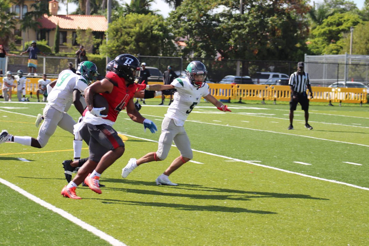 JUNIOR FILM
94 Carries 855Yds &amp; 8TDs 
12 REC 117yds &amp; 2TDs 
HL: hudl.com/video/3/178521…
Interested: FSU, USF