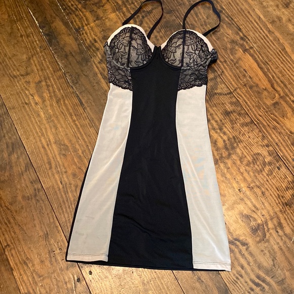 rudielaine21's tweet photo. So good I had to share! Check out all the items I'm loving on @Poshmarkapp from @RnS_poshcloset #poshmark #fashion #style #shopmycloset #bronxandbanco #marilynmonroe #universalthread: https://t.co/hRujIS03rl https://t.co/N9LI4ZHhQR