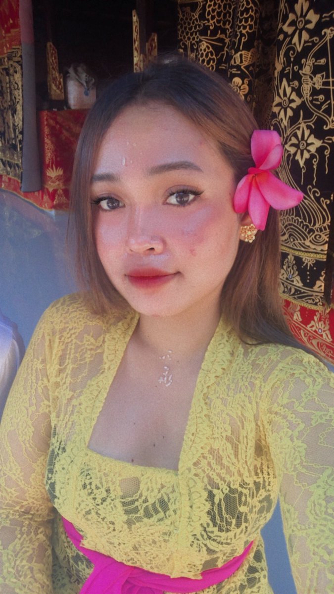 saaniasan's tweet photo. 💛💖 https://t.co/phYY1XIErA