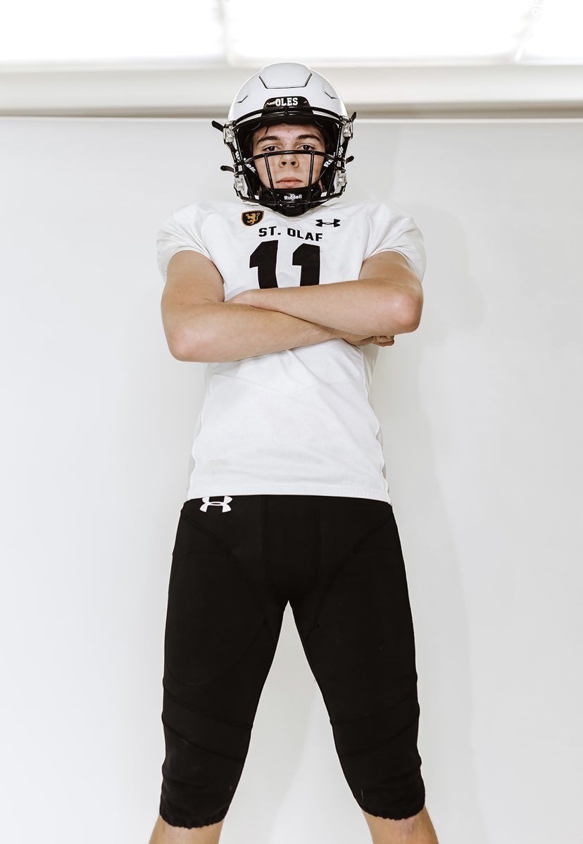 Shully04's tweet photo. After a great visit I am blessed and beyond grateful to have received and offer from @StOlafFB to continue to play football. Thankful for all the coaches that have helped me on my football journey. @JamesKilian @BSMFootball @seanmcmenomy1 @Jakesthesecond @howdoggie https://t.co/cO9ecHPeLV