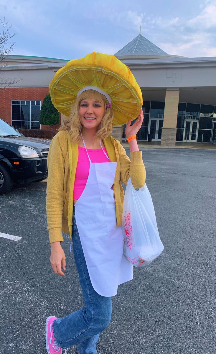 DaMadStrawberry's tweet photo. On my way to open up The Big Squeeze ๐
Anyone else love 6(teen)?
Here is my lemon headed Caitlin Cooke ๐
#6teen #caitlincooke #6teenshow #lemonhat #nwacomiccon https://t.co/8oMoYLdq5M