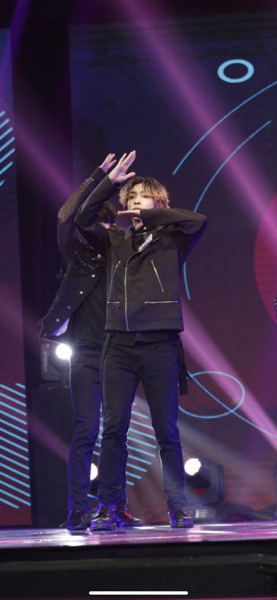 TEAMJeremyA's tweet photo. What was some of your favourite moments in the show with #DreamChaser_JEREMY ? 

For us, one of the moments was this OUTFIT. The jacket, the wavy hair 🔥 https://t.co/X9jdL4Uv4h