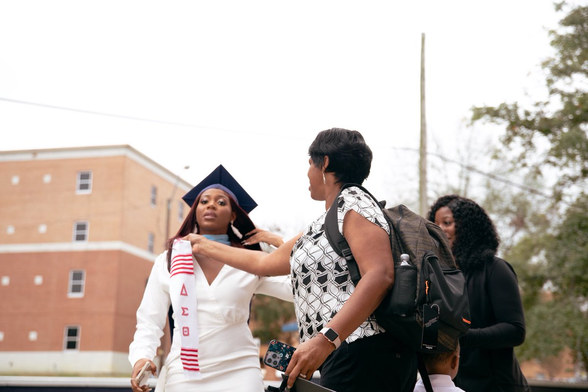 beautyyydefined's tweet photo. i didn’t brag about this moment enough. 2023 it’s up! ✨🙏🏽  

📸: @FortyAcre_V https://t.co/bA4VwaENxM