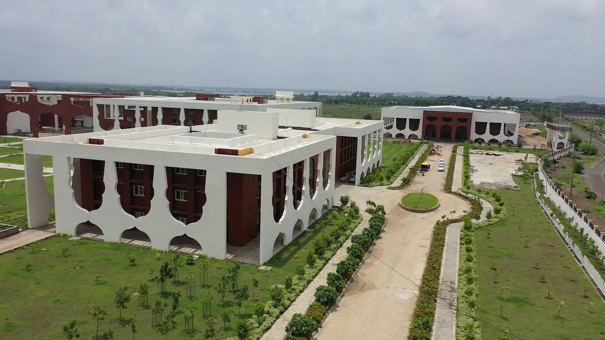 manojpatel1982's tweet image. MCU NEW CAMPUS ....@mcu_bhopal
 It&apos;s new begning today