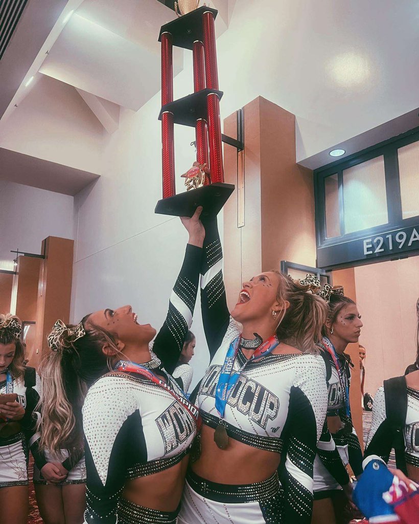 niccatenacci1's tweet photo. i am so beyond proud of my sisters this weekend. i’ve never been so grateful for the sisterhood and legacy we uphold. wcss i love u❤️💫 #wcss #DTABAI https://t.co/qAGmQ3EE0J