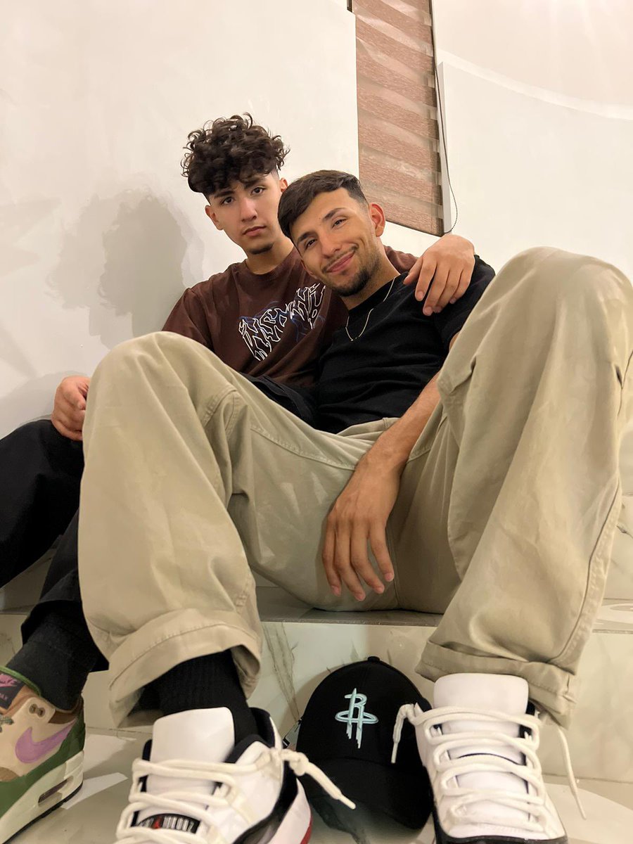 abruhhhhh's tweet photo. Hermanito<3 https://t.co/6aQKPpDQBT