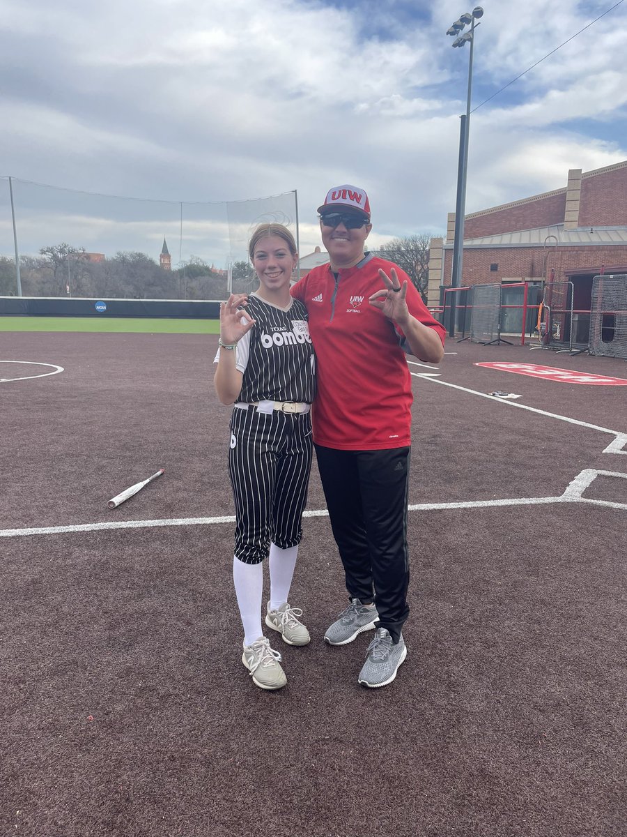 ZowieG11's tweet photo. Had a great time at the @UIWSoftball camp today. Always enjoy spending time with these coaches and learning from @hunter_bunch10 @deanofsoftball5 @robynleightonn  @IHartFastpitch @BombersCtxWard https://t.co/9jvr258SqD