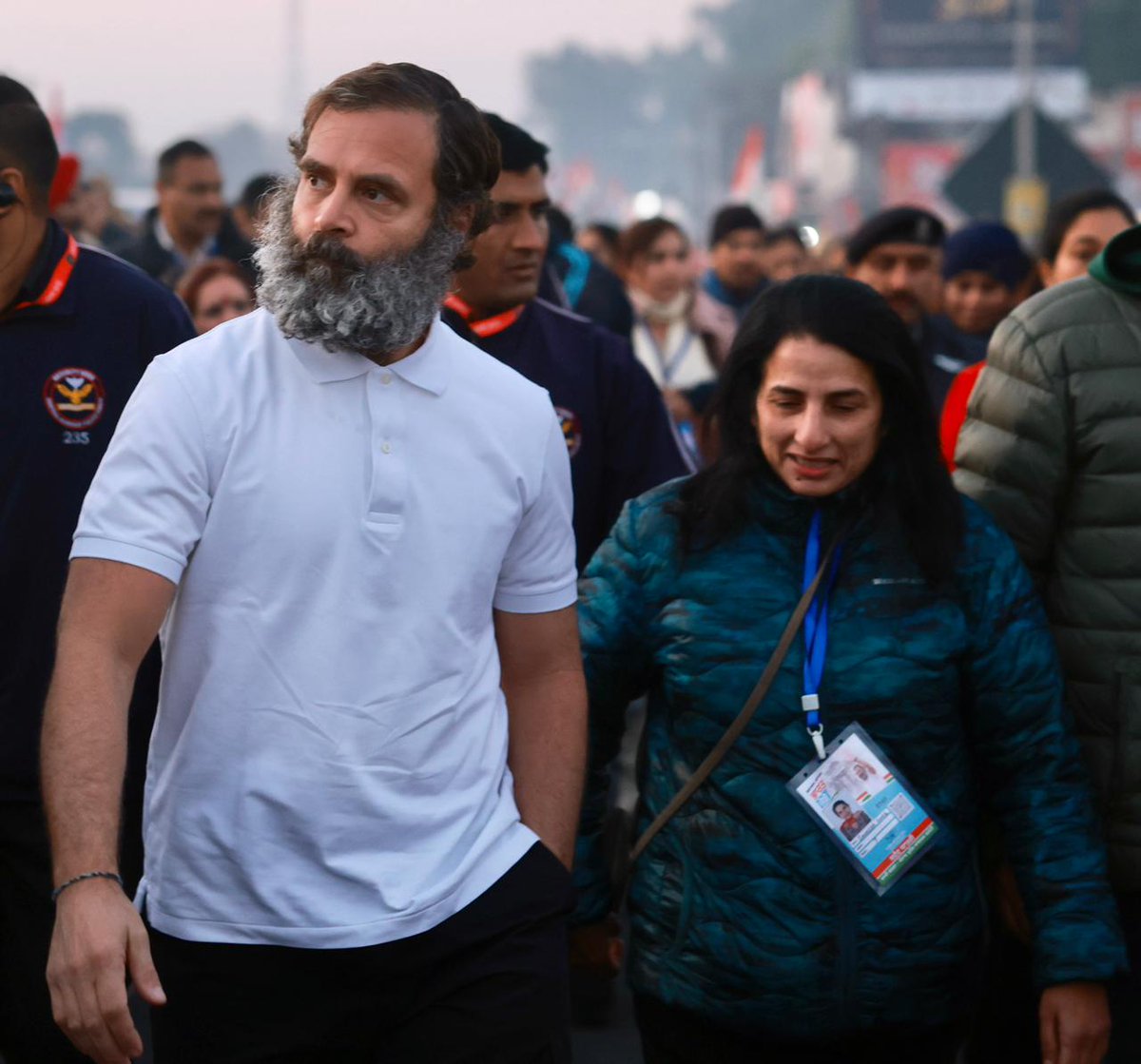 INCIndia's tweet photo. उम्मीद है, हौसला है, हिम्मत है...
लक्ष्य है- भारत के भविष्य को संवारने का।

इन्हीं उम्मीदों को लेकर #BharatJodoYatra के संग जुड़ रहा है हिंदुस्तान 🇮🇳 https://t.co/n7qv0ru5KF