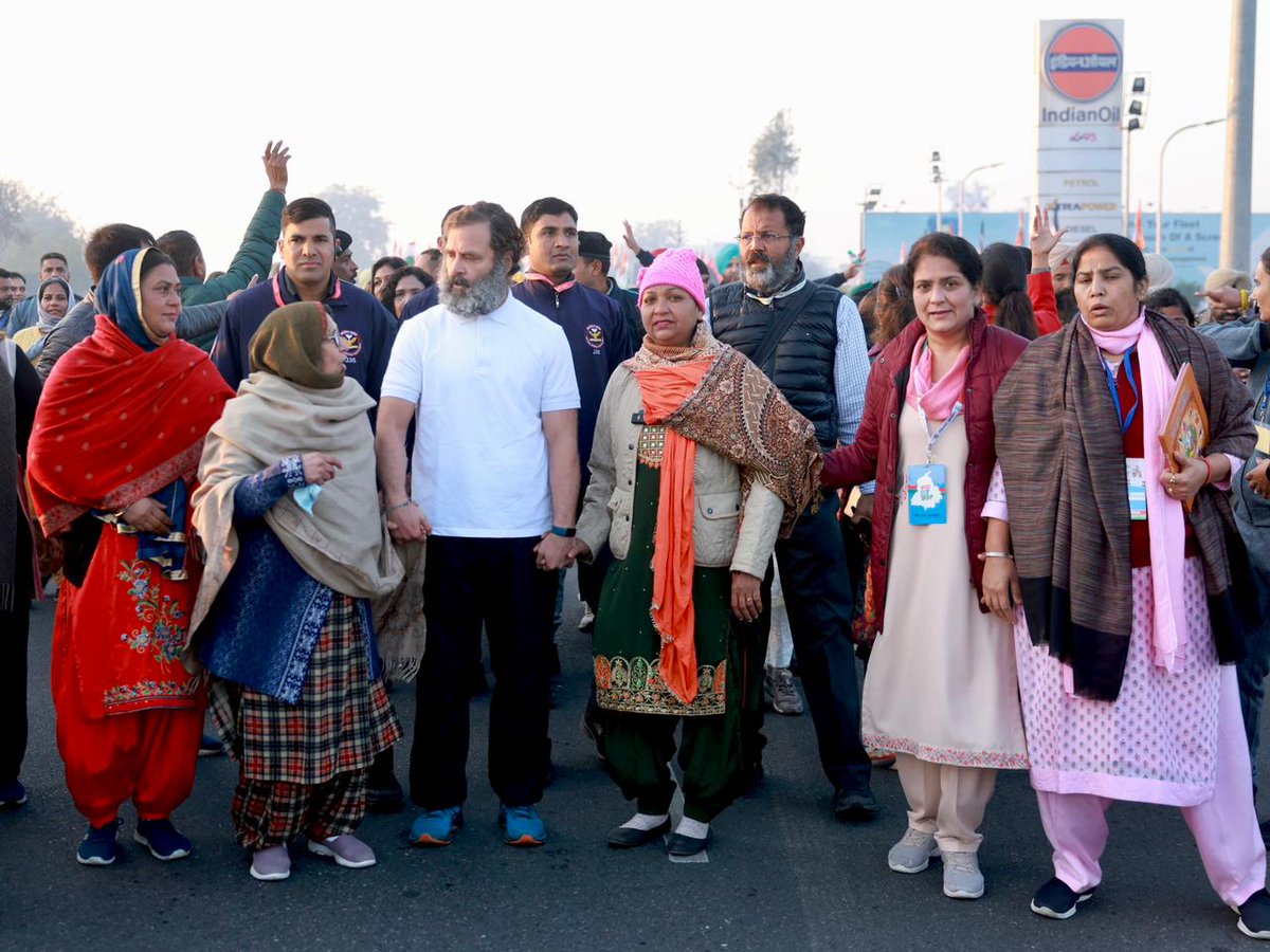 INCIndia's tweet photo. उम्मीद है, हौसला है, हिम्मत है...
लक्ष्य है- भारत के भविष्य को संवारने का।

इन्हीं उम्मीदों को लेकर #BharatJodoYatra के संग जुड़ रहा है हिंदुस्तान 🇮🇳 https://t.co/n7qv0ru5KF