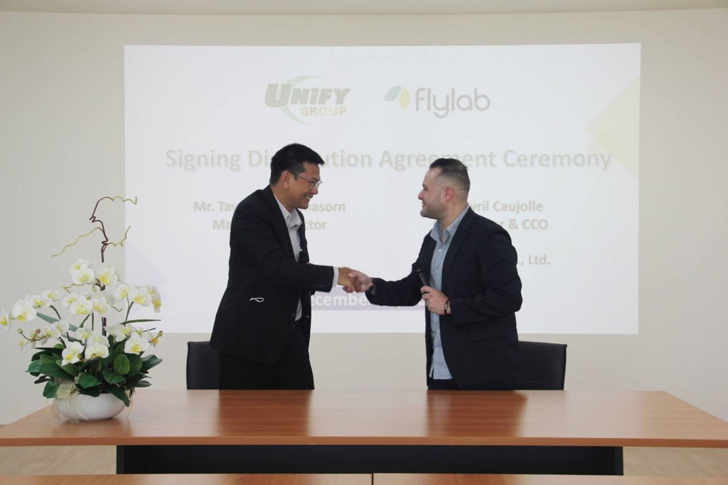 Flylab14's tweet photo. We are proud to announce that Flylab and Unify Pet Food have sealed a 3-year distribution agreement for +2,000MT of Black Soldier Fly Larvae (BSFL) ingredients! 🤝🏻🐛
#Flylab #animalsupplement #partnership https://t.co/uYBn94qwIp