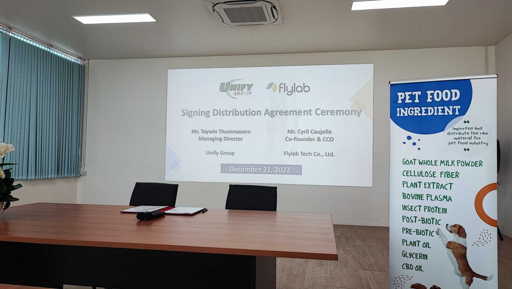 Flylab14's tweet photo. We are proud to announce that Flylab and Unify Pet Food have sealed a 3-year distribution agreement for +2,000MT of Black Soldier Fly Larvae (BSFL) ingredients! 🤝🏻🐛
#Flylab #animalsupplement #partnership https://t.co/uYBn94qwIp