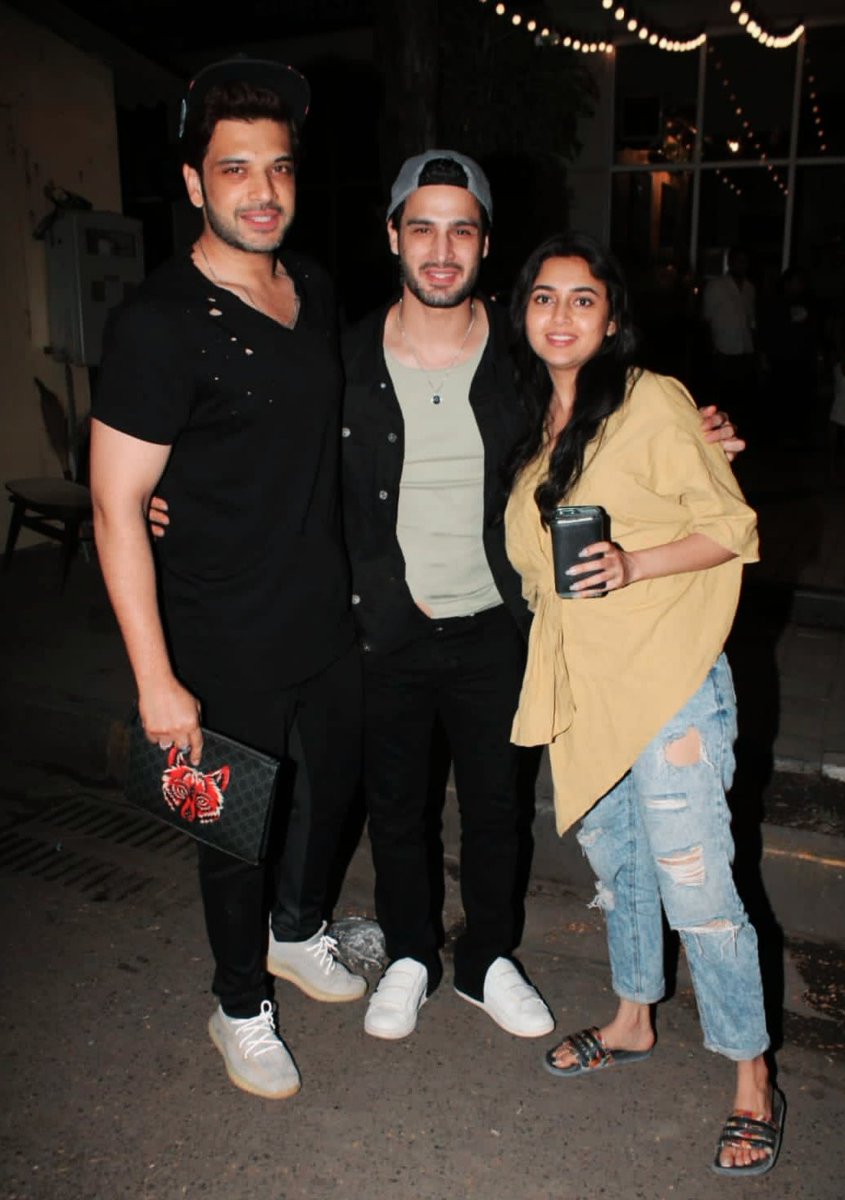 TejRanOfficials's tweet photo. IT'S A GOOD MORNING 🥰

They spotted last night along with Umar 🫶

Make sure to give maximum engagement to all the media posts and videos on YT and IG. 

~spread positivity and love 🫶

#TejRan • #TejRanFam 
#TejasswiPrakash • #KaranKundrra https://t.co/UeevlEkuBH