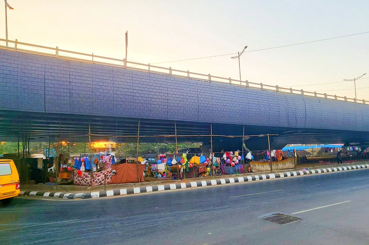 Glimpse of the Beautification of Western Express Highway.. #WEH by @mybmcwardKE

Location Airport Flyover, Vile Parle E.

#MumbaiBeautification

#MyCityMyPride
#YeMeraSheharHai
#Mumbai