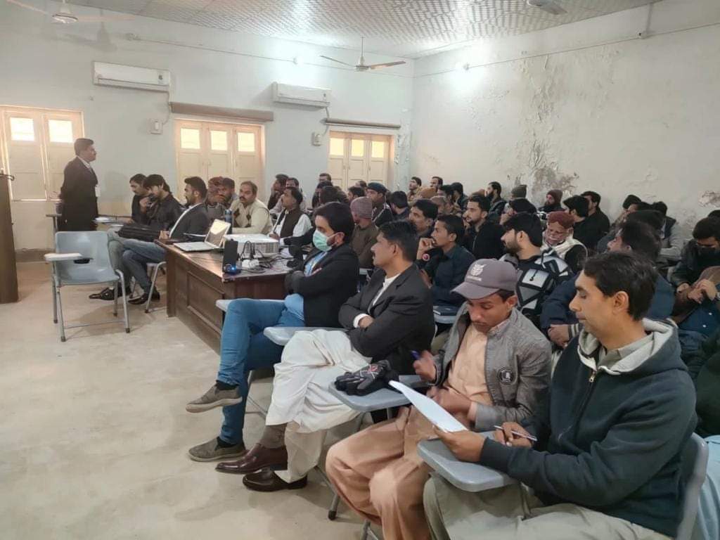 DeoHyd_Primary's tweet photo. Visited workshop of CENSUS - 2023 at Government Polytechnic College Center Hyderabad. 

@sardarshah1 @AkbarLaghari5 
#Census2023 #Hyderabad https://t.co/xtoIFbcmJ9
