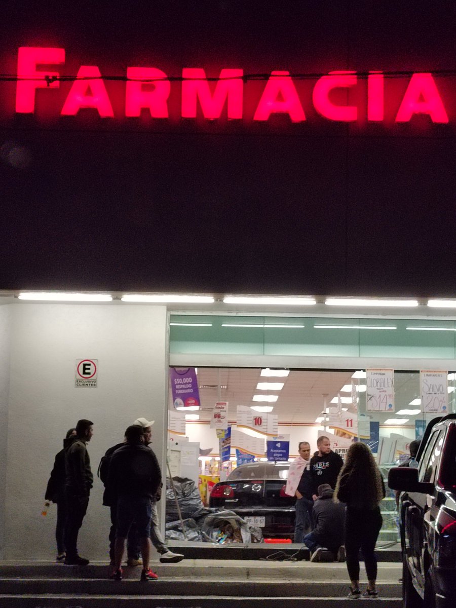 lvaroGm62305064's tweet photo. #Trafico @Trafico_ZMG #choqueauto adentro de Farmacias Guadalajara de Alcalde y periférico.
Tomen sus precauciones en el pasillo de desodorantes https://t.co/GSqMw4RP0Z