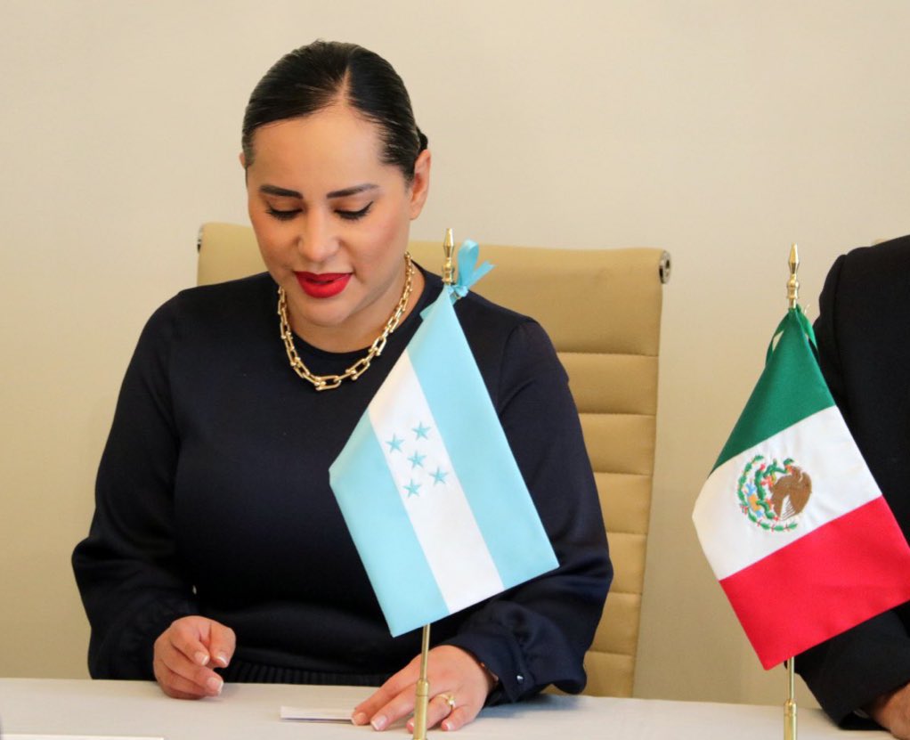 Agradezco la invitación del Vicecanciller de la República de Honduras <a href="/tonygarciac/">Tony Garcia C</a>, a la inauguración del Centro de Captación e Impresión de Pasaportes Electrónicos de la Sección Consular de la @EMBAJADAHN_MX en #Cuauhtémoc. #SandraCuevasAlcaldesa