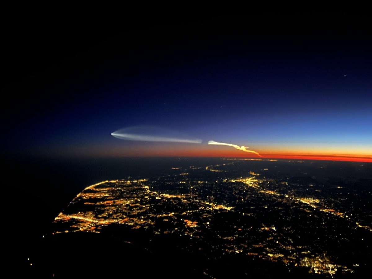 DT_britain's tweet photo. @kclepley From 41000’ over NYC .. amazing https://t.co/qjTQcwqCVM