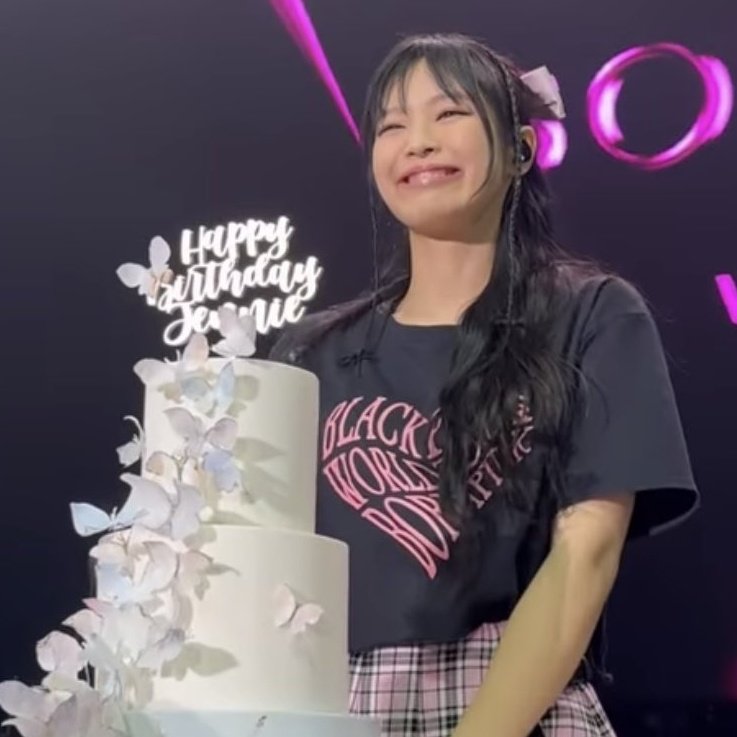 _snls's tweet photo. something about jennie's smile... boosts my life span by 50% i swear https://t.co/8RDc6G2lyX