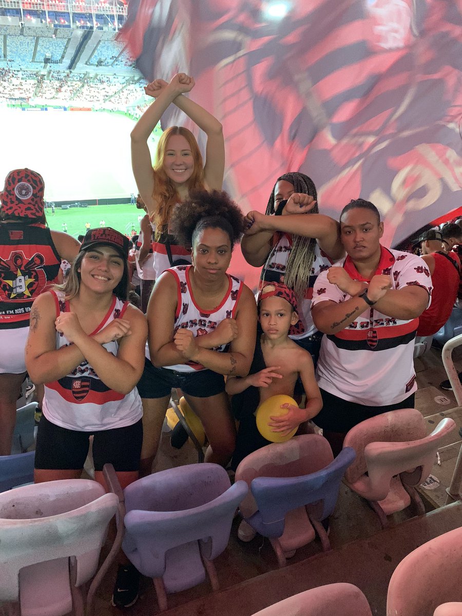McCarolF's tweet photo. Pelotão feminino da Torcida Jovem Fla 🔴⚫️
#organizadasdoflamengo @org_crf https://t.co/wVTnpB9QX8