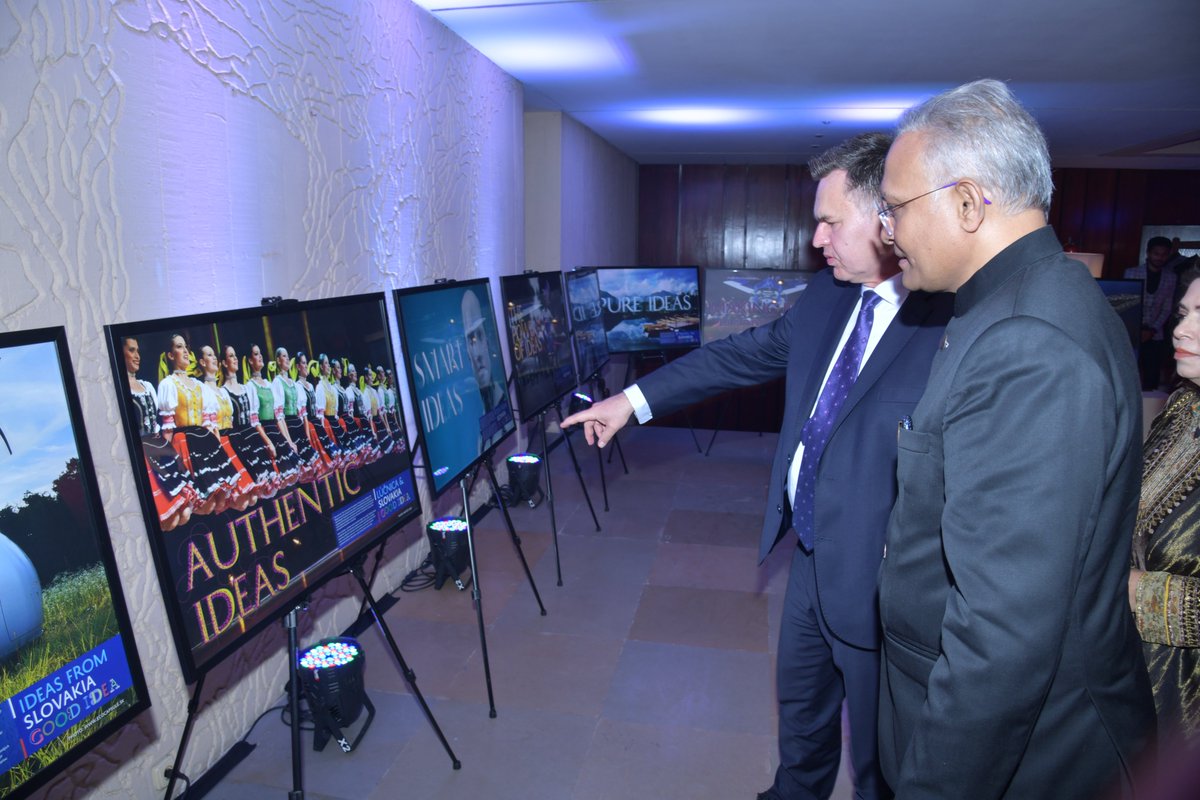 RobertMaxian's tweet photo. 🇸🇰 Embassy organized a #statereception on the occasion of the #30thAnniversary of the #establishment of Slovakia. India 🇮🇳and Slovakia 🇸🇰 signifficantly increased bilateral trade. #Chiefguest @SanjayVermalFS also appreciated the growing level of high political relations. https://t.co/nDonLyQi1E