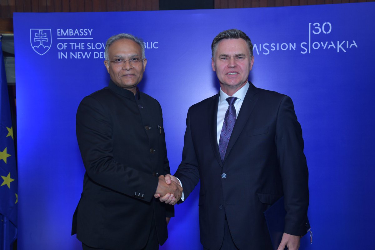 RobertMaxian's tweet photo. 🇸🇰 Embassy organized a #statereception on the occasion of the #30thAnniversary of the #establishment of Slovakia. India 🇮🇳and Slovakia 🇸🇰 signifficantly increased bilateral trade. #Chiefguest @SanjayVermalFS also appreciated the growing level of high political relations. https://t.co/nDonLyQi1E