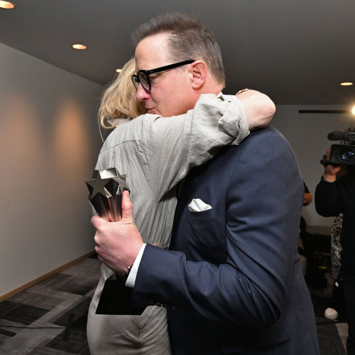 bestofcate's tweet photo. Cate Blanchett and Brendan Fraser after winning their Critics Choice Awards! https://t.co/KeMHvfwTUC