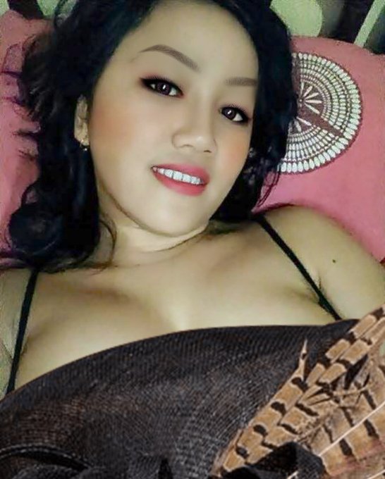 WDSTTK's tweet photo. Belum sempet mandi langsung tidur aja cusss https://t.co/feNrSIGyYv