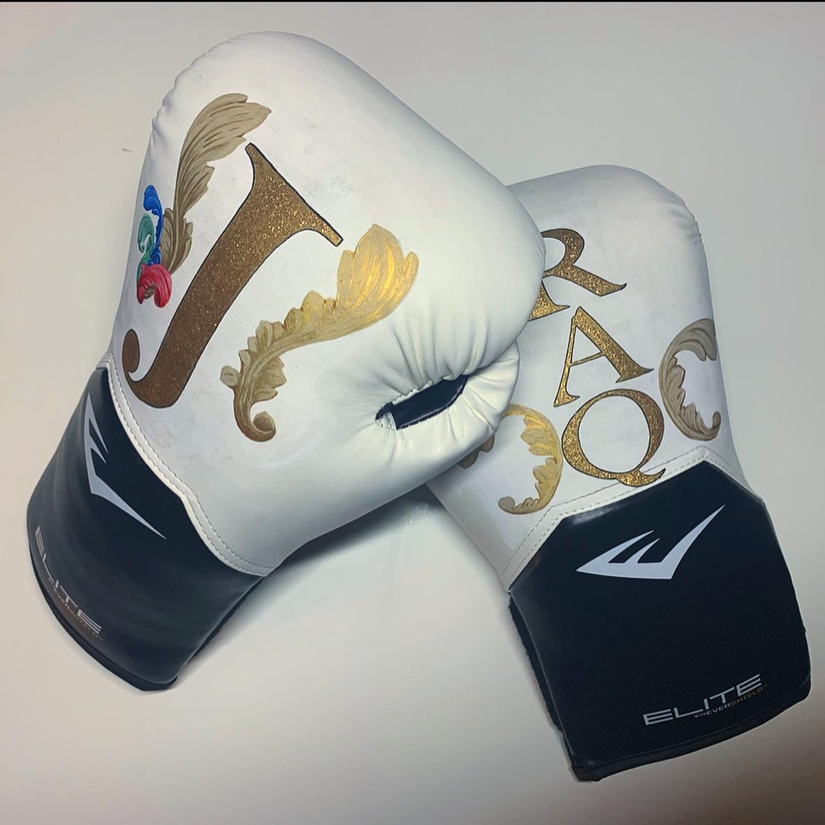 HitByMar's tweet photo. Custom boxing gloves pt. 2 🥊🥊 #AngelusPaint #Angelusdirect #custom #handpainted #customgloves https://t.co/o5pAQLnOza