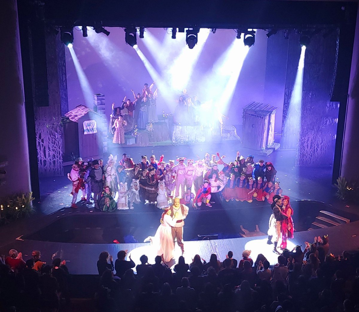 MLuckritz's tweet photo. Standing ovation!
Congratulations to cast &amp; crew of Illinois High School Theatre Fest All-state show SHREK!  Shoutout to fellow @MWFineArts alumni Director Michelle DePasquale Bayer teacher @oprfhshuskies the show was pure joy! #ihstf23 https://t.co/1N5XVaR7Ej