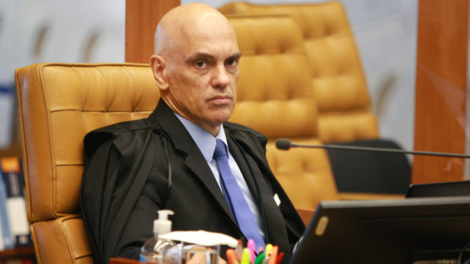 pmaosunidas's tweet photo. 📍Sabemos que Anderson Torres não foi preso devido às manifestações no Alvorada, esse foi apenas o pretexto. Ele foi preso por chefiar, durante o governo Bolsonaro, a maior apreensão de drogas da história causando enorme prejuízo ao Narcotráfico. Caiu a ficha? https://t.co/B2MWAHF5nM