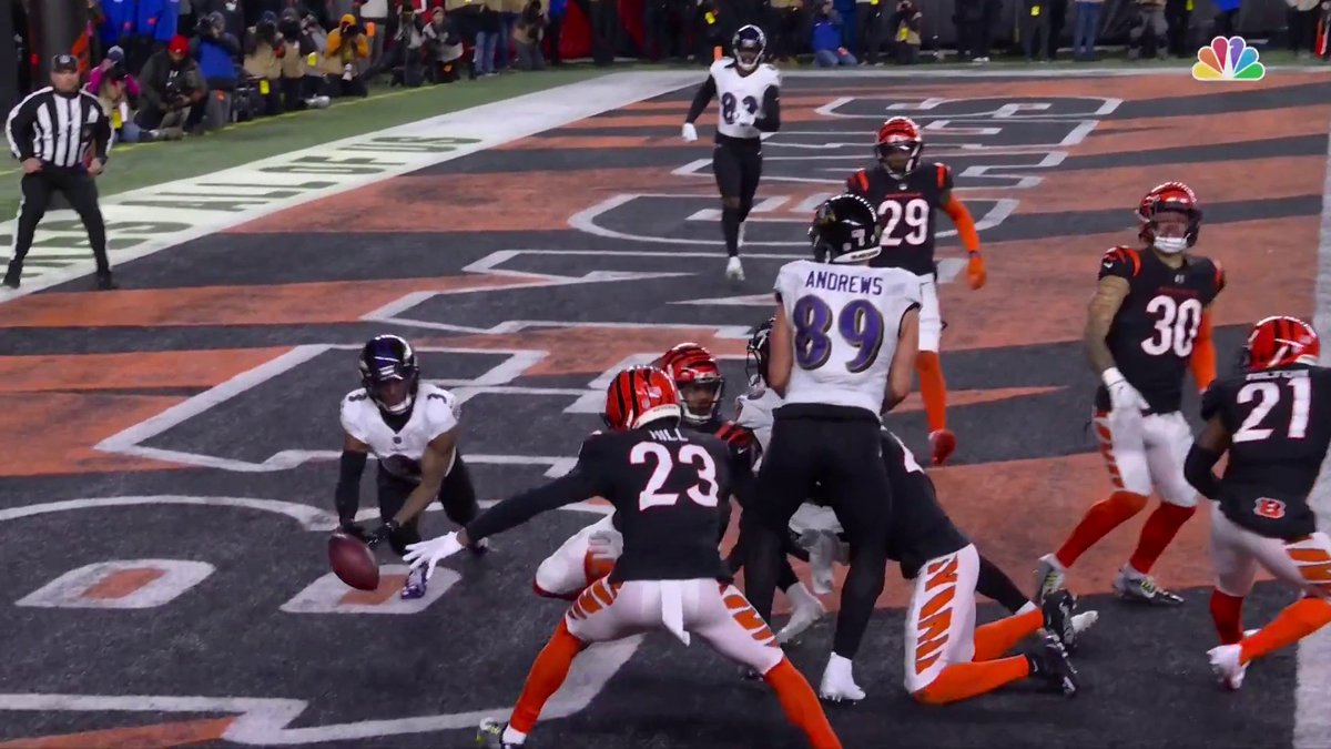 SNFonNBC's tweet photo. The Ravens were THAT CLOSE on the final play. 👀

#RavensFlock | #RuleTheJungle https://t.co/SFg8H5mY2w