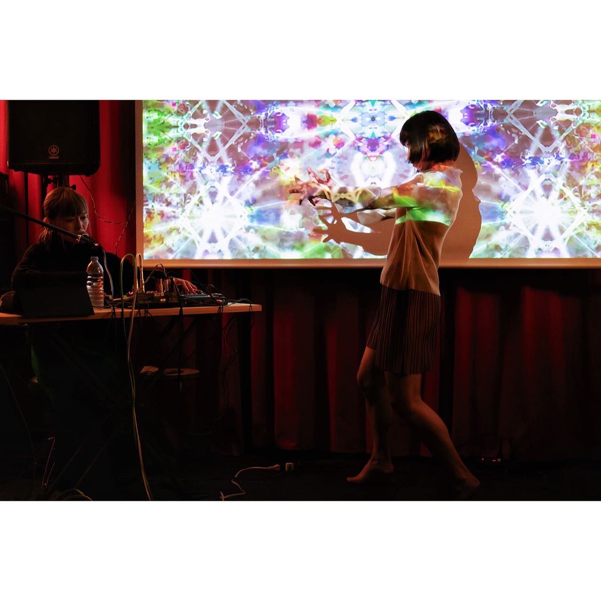 _______pisica's tweet photo. 20230109 @ftftftf_pr
無音音 vol.9
@mamiHHDance
@ztPMibG9PRkukUa
素晴らしき時間でした。
楽しかった。。
#無音音
#無音音vol9
#soundart
#improvisation
#physicalexpression https://t.co/18uGj1owvh