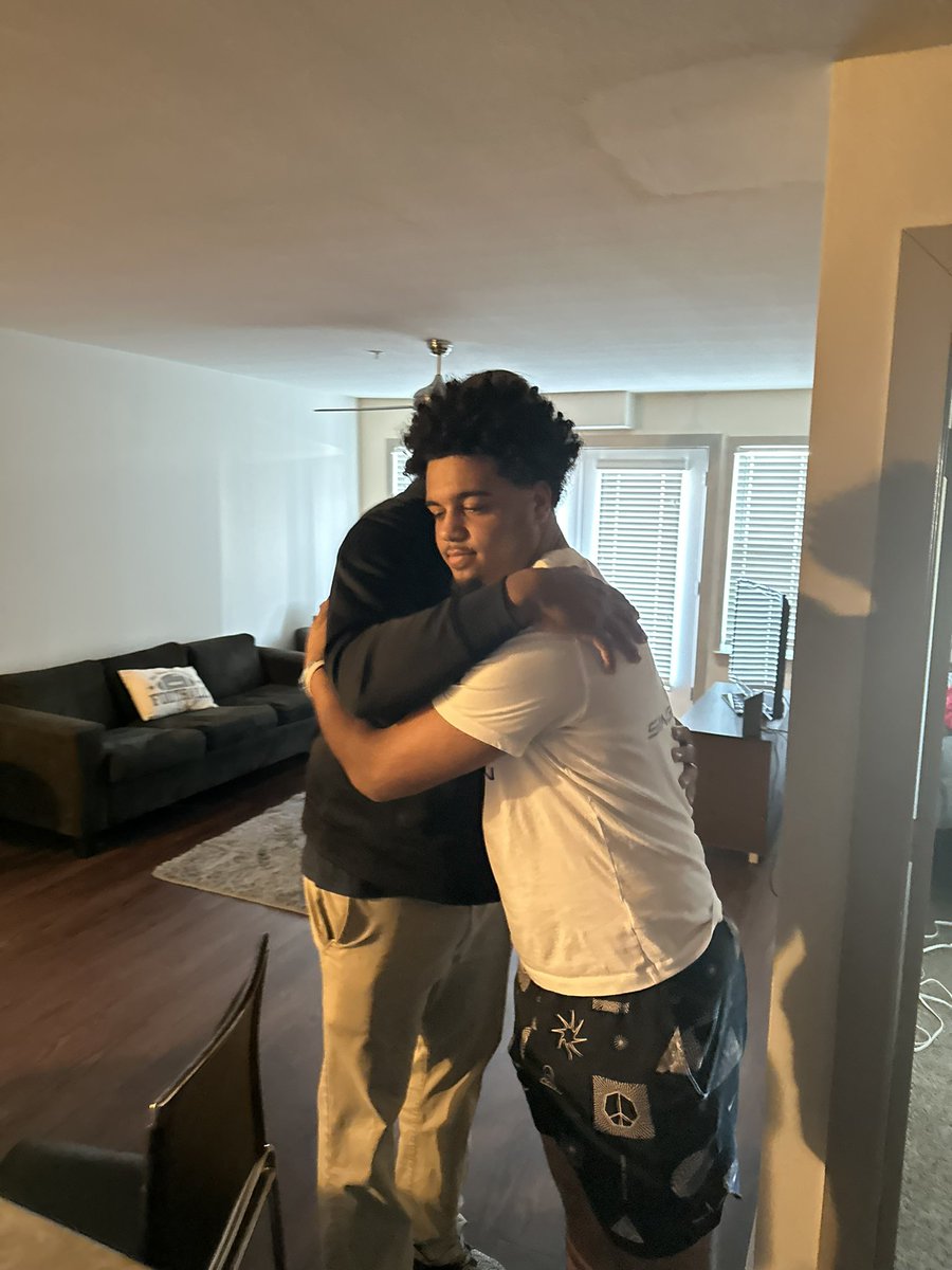 carlo_singleton's tweet photo. He’s all moved in! Go Hogs! https://t.co/JmB9oVdOv5