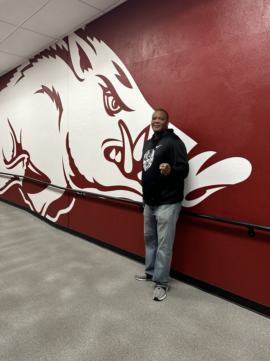carlo_singleton's tweet photo. He’s all moved in! Go Hogs! https://t.co/JmB9oVdOv5