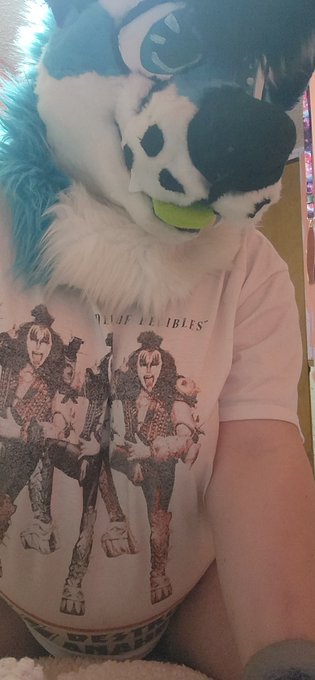 Are y'all a kiss fan? https://t.co/6MXlryFpuI