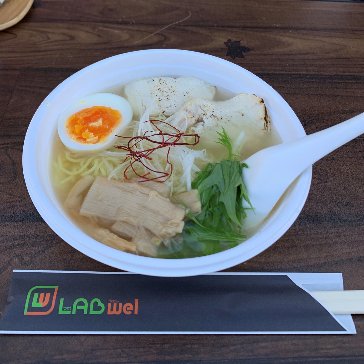 tsuruga2024's tweet image. 11月に #リニューアルオープン した
#KitchenLAB さんの #角鹿の塩ラーメン ！
#なんと #敦賀 の #ご当地グルメ #フジバーグ を使った
「 #フジバーグ丼 」も #仲間入り
#きっと #おいしさ #間違いなし ◎

#つるが発見 #つるがキャンペーン
#福井 #敦賀 #野神 #キッチンカー #LABwel